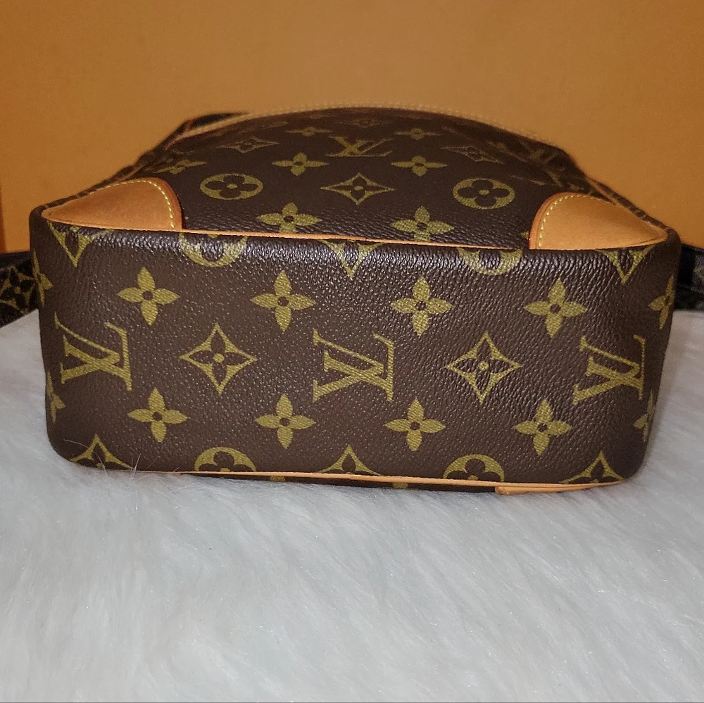 ππ₯Rare π₯π π―%Authentic Louis Vuitton Danube MM Crossbody Bag Monogram Canvas - Picture 4 of 16